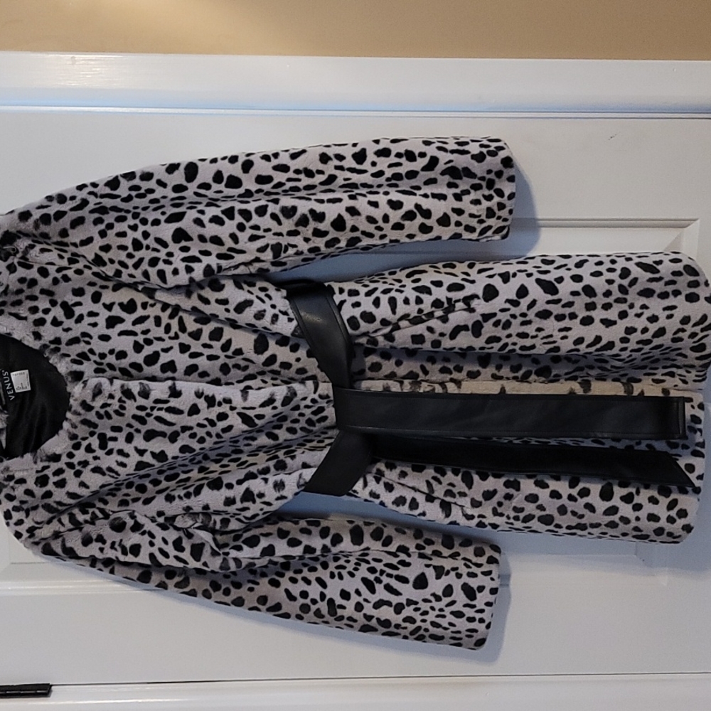 NEW Venus Faux Fur Animal Print Coat , black and white, size 6 Women